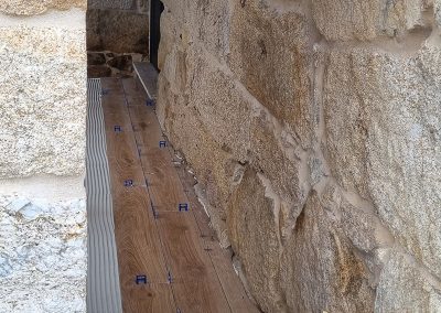 Colocación de plaquetas de madera en suelo en Pontevedra