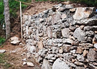 Construcción de galpón de madera con tejado rústico en Pontevedra