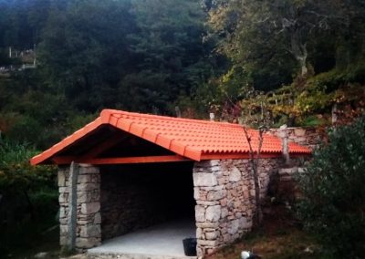 CONSTRUCCIÓN DE GALPÓN DE PIEDRA CON TEJADO RÚSTICO